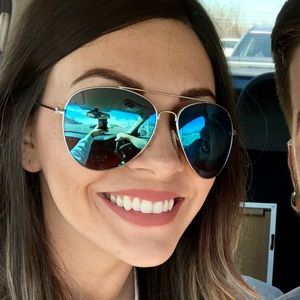 Meet your Posher, Raquel